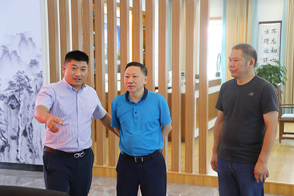 1597389995882031.jpg 附件2:參觀(guān)操作監控室.JPG