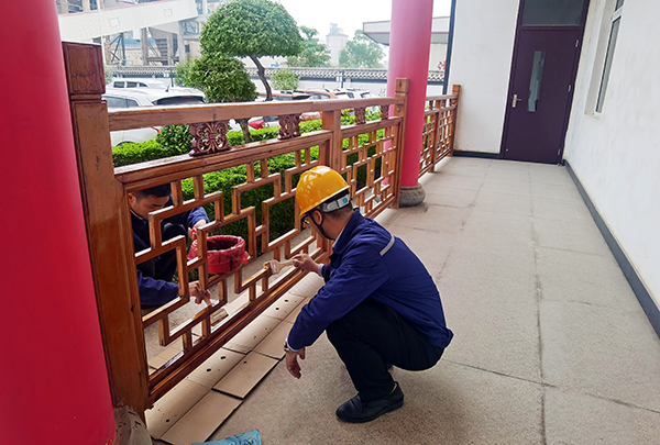 1641257678591586.jpg 廠(chǎng)區護欄刷漆.jpg