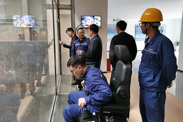 1719479077101595.jpg 中控室參觀(guān).jpg